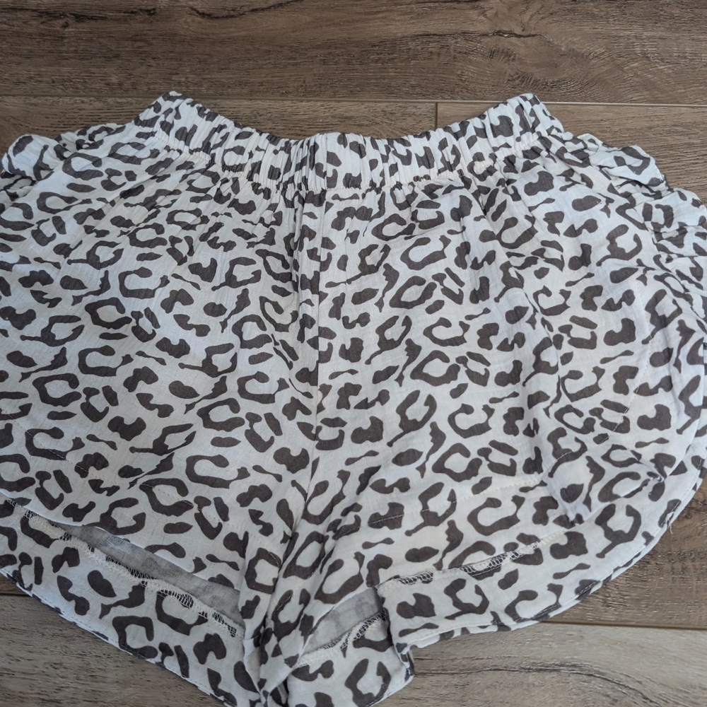 Leopard Print Ruffle Sleeve Top - Picture 14 of 16